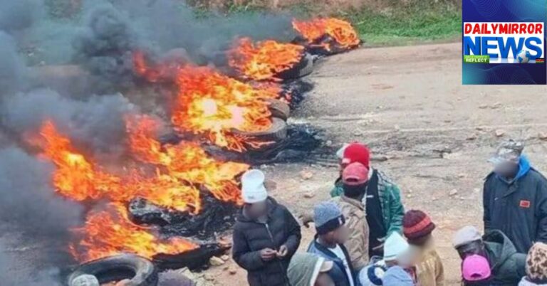 Residents of Tipis, Mau Narok (Njoro) block the Nakuru–Narok road at Mwisho wa Lami trading centre after reports of clashes on August 31, 2025