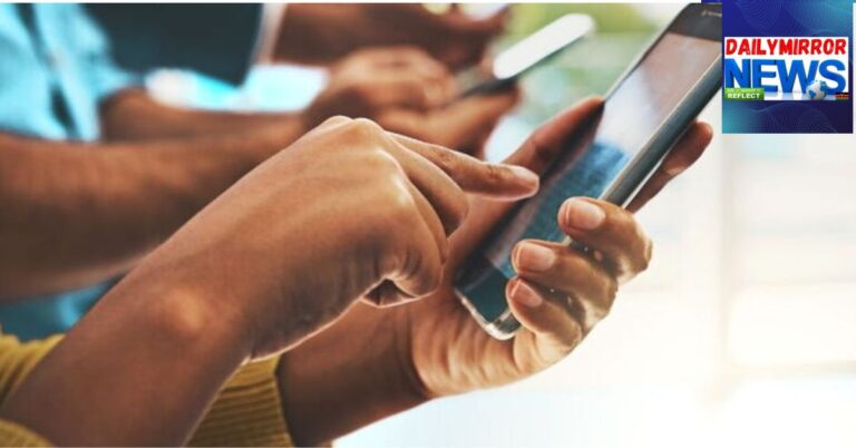 File image of Kenyans using smartphones