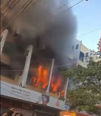 Fire Breaks Out at Yare Plaza in Eastleigh, Nairobi