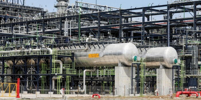 Dangote Plans Nigeria-Style Oil Refinery in East Africa, Raising Hopes for Cheaper Fuel