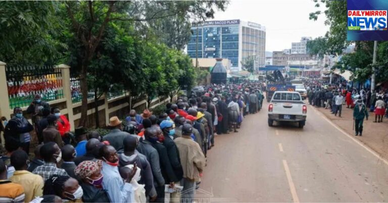 Kenyans Queue for jobs in Kisii town