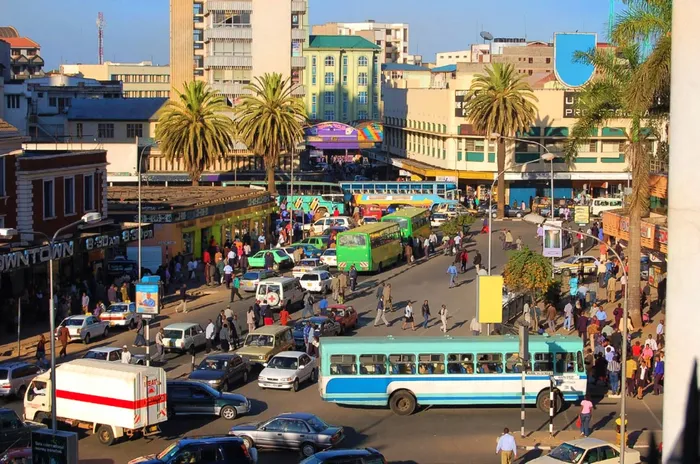 Police Raid Busy Nairobi CBD Stall, Recover 38 Phones